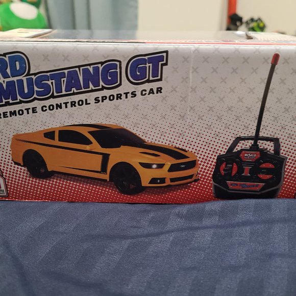 Ford Mustang GT Remote Control Car - Picture 5 of 6